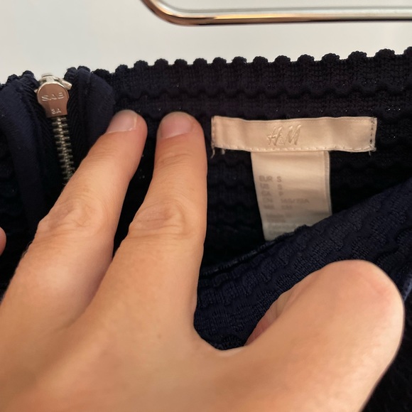 H&M Scuba Skirt - Picture 4 of 5